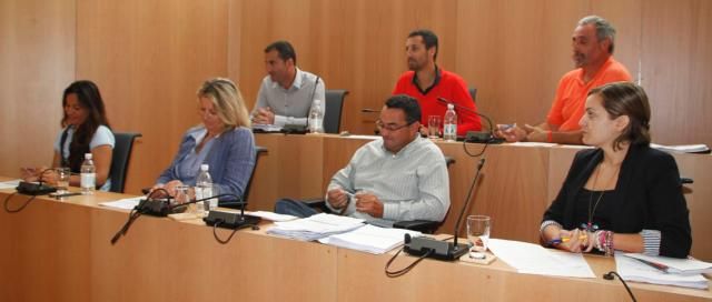 El PSOE de Tías presenta una batería de medidas para mejorar la actividad turística en el municipio, que se está "debilitando"