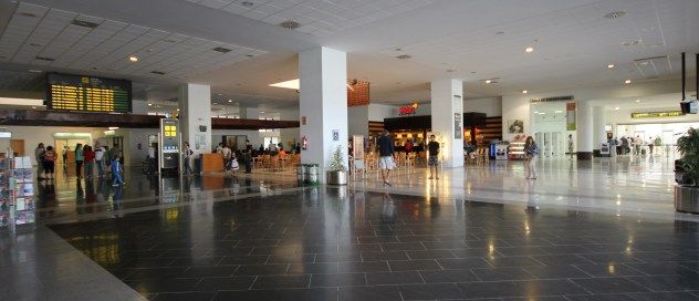 La niebla en el aeropuerto de Los Rodeos afecta a dos vuelos con Lanzarote