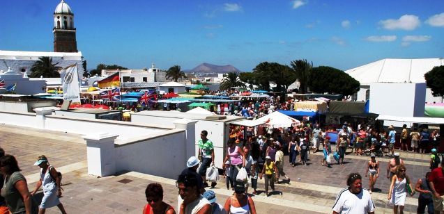 La plataforma de vendedores ambulantes denuncia la apertura de un nuevo mercadillo ilegal y privado en Teguise