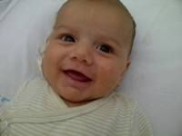Las redes sociales se vuelcan en buscar una médula para Mateo, un bebé que padece leucemia