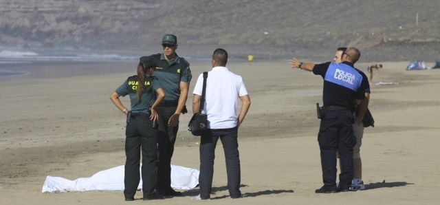 Cuatro muertes en el mar en 22 días hacen saltar las alarmas, aunque desde emergencias aseguran que Lanzarote "está bien vigilada"