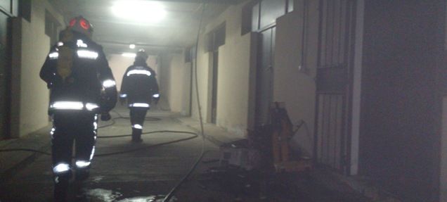 Un local del centro  comercial Papagayo de Playa Blanca sufre un incendio