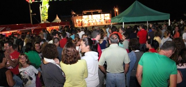 La noche de parrandas llenó Caleta de  Famara de público y ambiente festivo