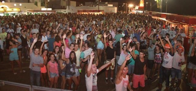 Miles de lanzaroteños se dieron cita en las fiestas de  La Caleta de Famara
