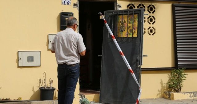 Un afectado por intoxicación por humo tras un incendio en una vivienda en Arrecife