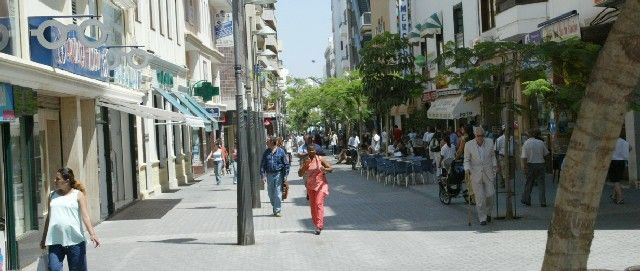 El Ayuntamiento pide a los comercios y locales de Arrecife que "se comprometan" a abrir sus puertas los domingos de crucero