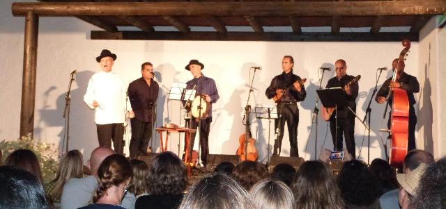 Antonio Corujo lleva por primera vez las coplas del Salinero a la Casa-Museo del Timple