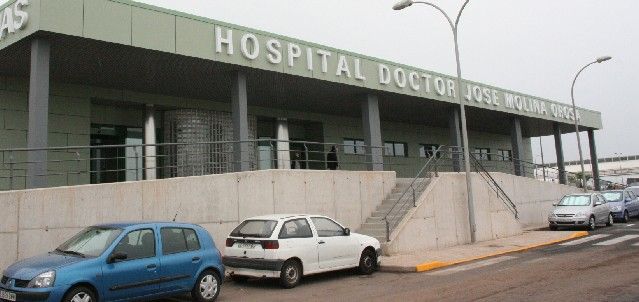 Herido grave un trabajador de 60 años tras caer de una escalera en Varadero