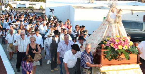 Femés venera a la Virgen del Rosario