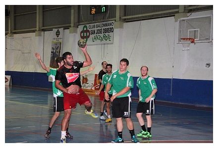 El Balonmano Nava rompe la racha triunfal del Chacón Lanzarote San José (34-31)