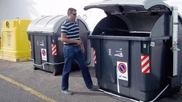 Tías moderniza el servicio de recogida de basuras con contenedores