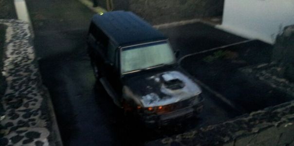 Arde un todoterreno en Playa Blanca