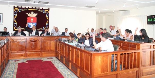 Arrecife respalda de forma inicial el cambio de nombre de once calles, pero deja dos sobre la mesa