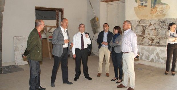 Rivero promete fondos para terminar en 2014 las obras de rehabilitación de la Casa de la Cultura Agustín de La Hoz