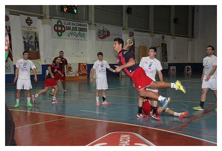 El Chacón Lanzarote San José no remató al Ademar y terminó sufriendo para ganar (29-28)