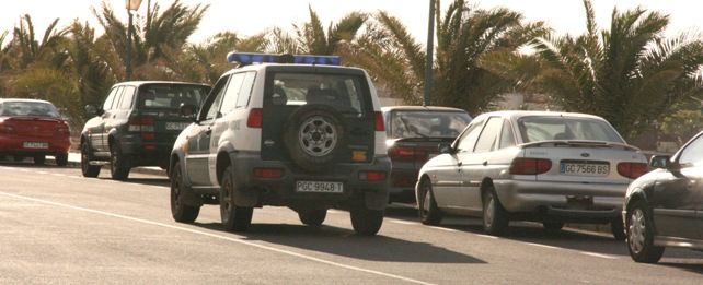 La Guardia Civil investiga si viajaban más personas en la patera que llegó a la isla cargada de hachís