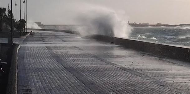 Lanzarote está en alerta por vientos y fenómenos costeros y se esperan fuertes lluvias para el jueves