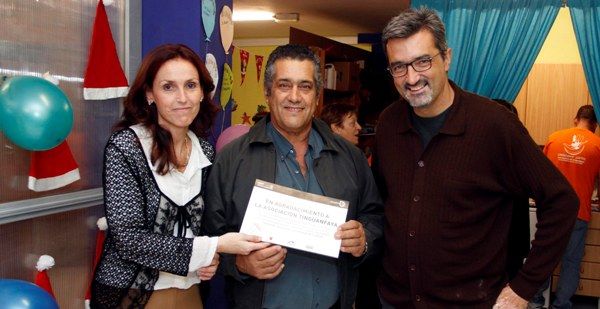 El Cabildo entrega 5.600 euros a Tinguafaya, recaudados en la Feria Enogastronómica
