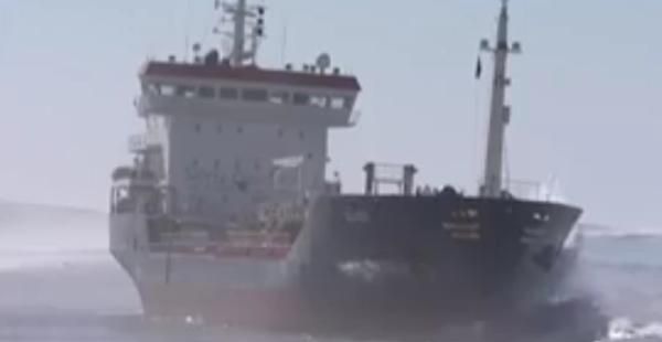 Los Verdes, "preocupados" por la "lentitud" en los trabajos para rescatar el buque petrolero encallado frente a Marruecos