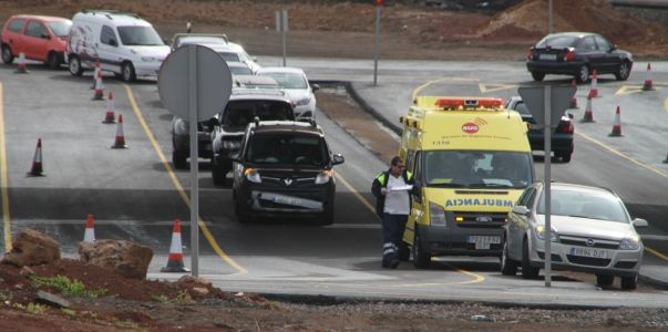 Dos vehículos colisionan bajo el puente de la Circunvalación hacia Tahíche