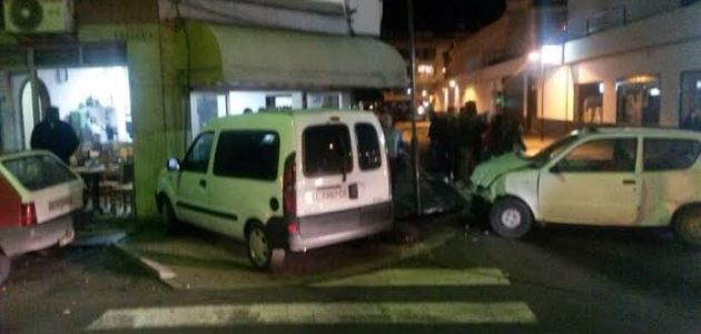 Herido leve en una colisión de dos vehículos en Arrecife