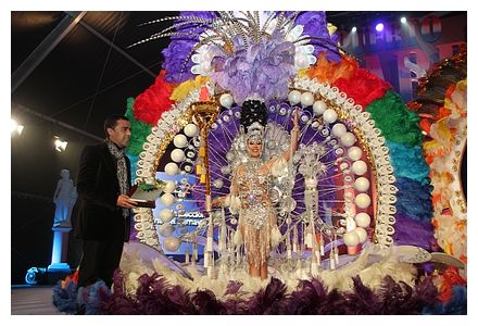 Gabriela Mendieta, con el diseño Atenea, Reina del Carnaval de Arrecife