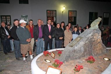 Una nueva escultura en Teguise rinde homenaje a las víctimas del Tela y a los marineros canarios