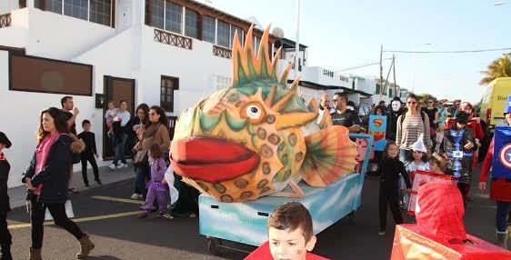 El entierro del Guachinango pone punto y final a los carnavales de Playa Honda