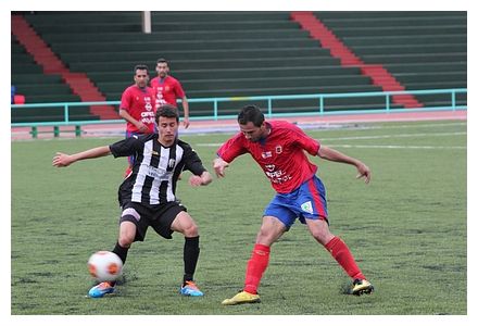 El Vecindario conquista en la Ciudad Deportiva la primera victoria fuera de casa