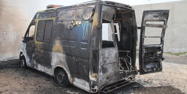 La ONG SAC asegura que había recibido amenazas y presenta una denuncia por el incendio provocado de su ambulancia