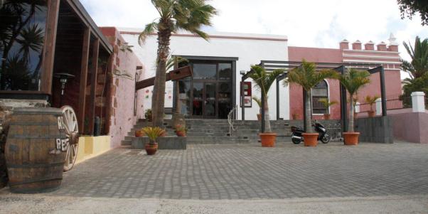 El Ayuntamiento de Yaiza paraliza las obras del nuevo hotel rural de Rosa porque no tienen licencia