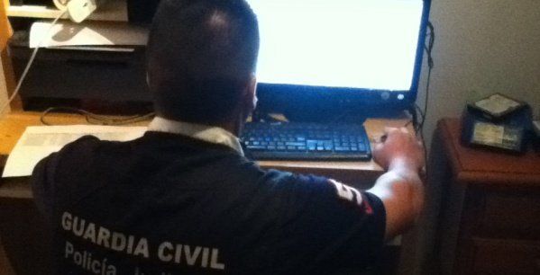 La Guardia Civil detiene a un joven de 26 años por una supuesta estafa en la venta de relojes a través de Internet