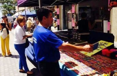El PP recorre la calle Real y el mercado de Arrecife para pedir el voto