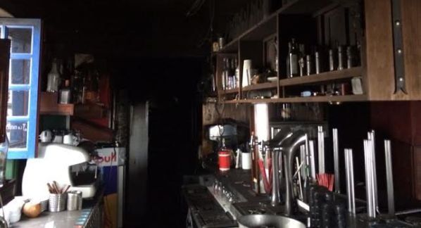 Un incendio en el bar La Miñoca obliga a evacuar a los vecinos