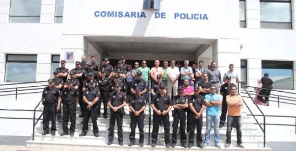 Medio centenar de policías nacionales guardan un minuto de silencio por su compañero muerto en Málaga