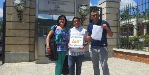 La Graciosa llega al Congreso y entrega 18.500 firmas pidiendo el reconocimiento político y administrativo de la octava isla