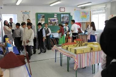 Los alumnos de El Quintero celebraron el Día de Canarias con una exposición de maquetas