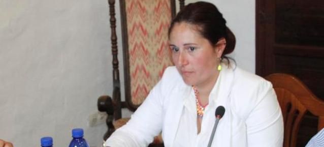Lourdes Cabrera: "Roger Deign no debe seguir como concejal ni un minuto más"