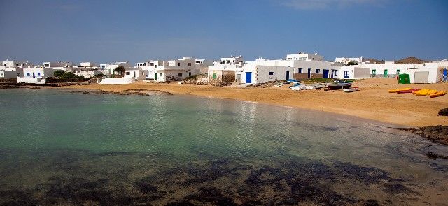 Condenado un director bancario que estafó 528.574 euros y se compró una casa en La Graciosa con el dinero de un cliente