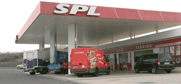 Una cadena de gasolineras dejará de servir combustible a los vehículos del Cabildo por el reiterado impago