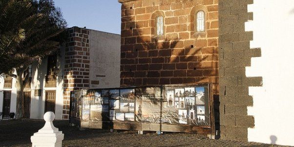 Teguise advierte de la "peligrosidad" del estado de la torre de la Iglesia y pide colaboración para solucionarlo