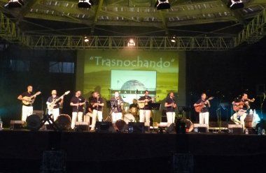 La parranda Raíces puso fin a las fiestas de San Antonio en Tías con la presentación de su segundo disco
