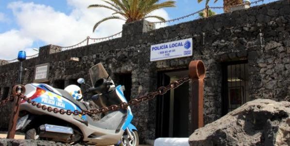 Tías estrena la nueva Unidad de la Policía de Playa para Puerto del Carmen