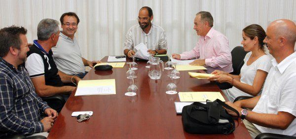 El Cabildo, tras la petición del empresario afín a Rosa: No hay indicio que haga presumir el cierre de ninguna bodega El Cabildo, tras la petición del empresario afín a Rosa: No hay indicio que haga presumir el cierre de ninguna bodega