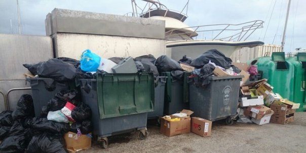 El PIL denuncia la lamentable imagen de La Graciosa tras el cambio del sistema de recogida de basura