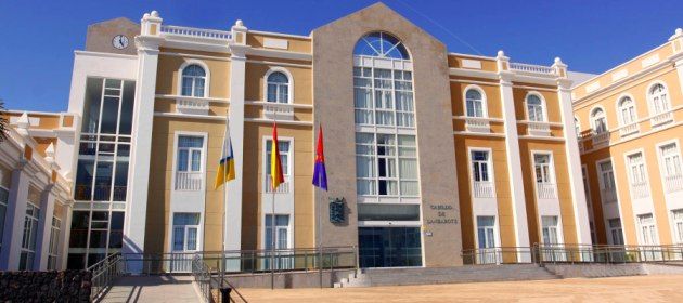 El Cabildo de Lanzarote: Medio Ambiente permite a Repsol lo que niega a la marina militar en Canarias