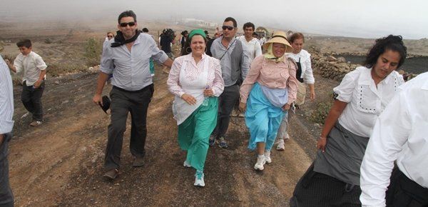 Teguise salió en romería hasta la ermita de la montaña para honrar a la Virgen de las Nieves