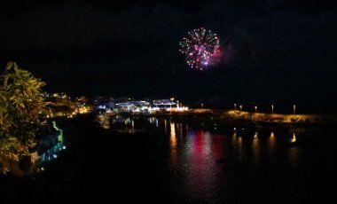 Puerto del Carmen vivió el día grande de sus fiestas, que se despidieron con fuegos artificiales