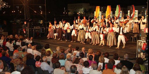 El Festival de Folclore Internacional volvió a brillar en el Charco de San Ginés