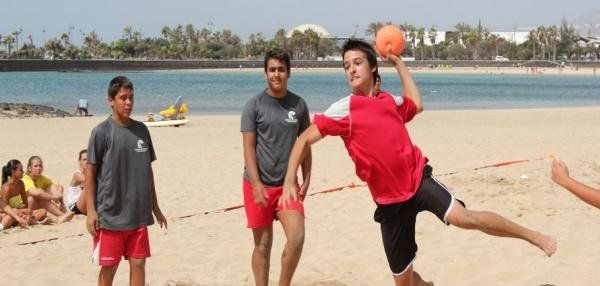Más de 13 horas de balonmano playa en la primera jornada del Torneo de San Ginés